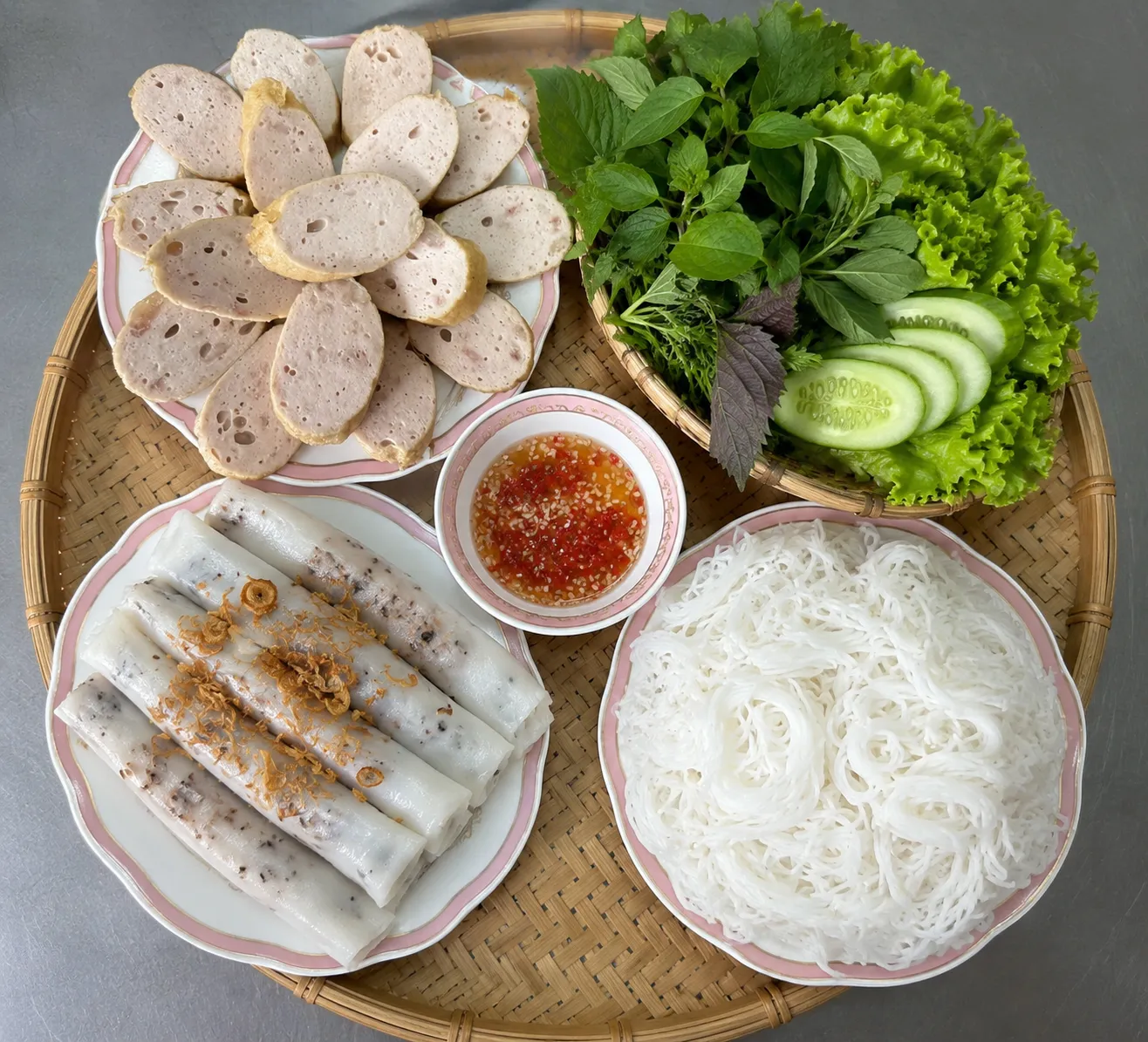 Chả tròn gia truyền Nhung Thi – Thơm ngon, đậm vị truyền thống cha tron gia truyen nhung thi an kem bun banh cuon